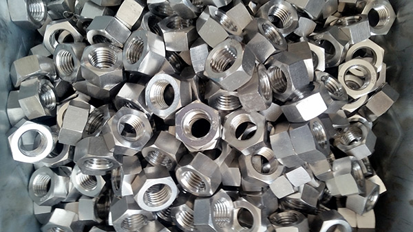 不锈钢标准件的材料选择要考虑的因素有哪些？