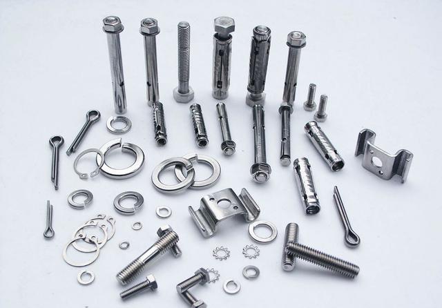 常规款标准件（紧固件）的分类：螺栓、螺母、螺柱